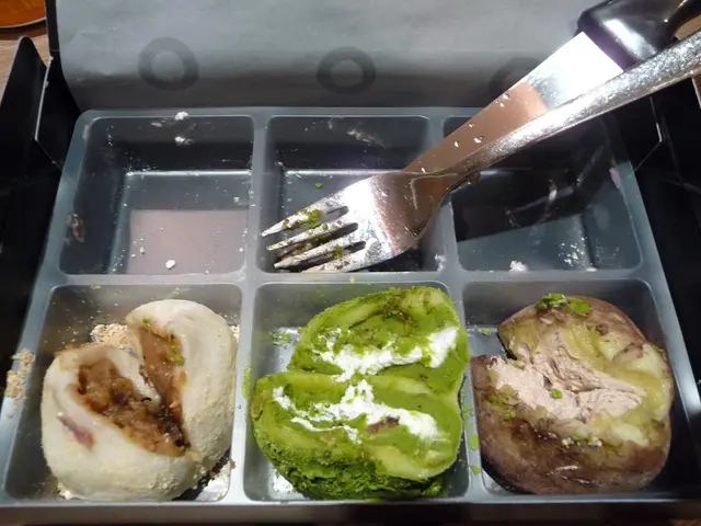 黑豆粉:OK, 綠茶:一般較dry, 香蕉朱古力: 好似雪糕最好食～～！