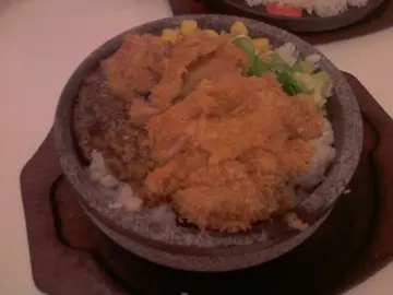香菇肉燥鹽酥雞石鍋飯