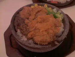 香菇肉燥鹽酥雞石鍋飯