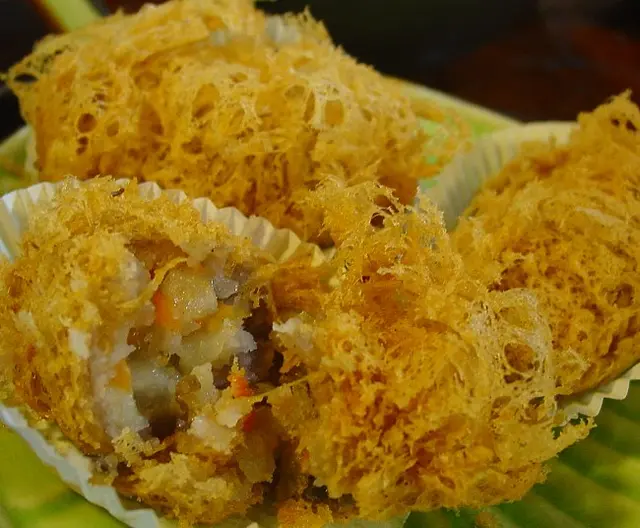 荔茸炸芋角，水準極高！不感到油膩，炸得剛剛好。餡料：紅羅白粒、沙葛粒、香菇粒