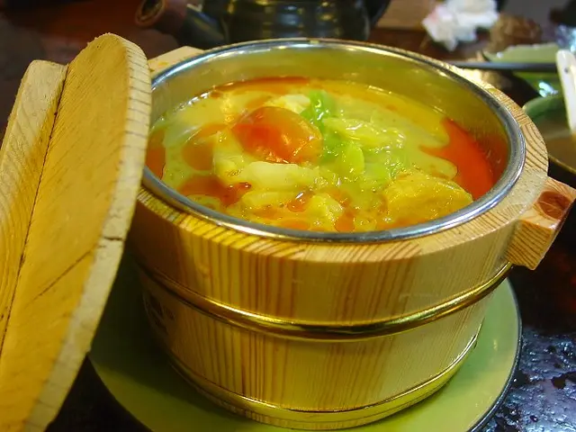 套餐「咖哩牛腩雜菜煲」48元（含飯、菜、湯）