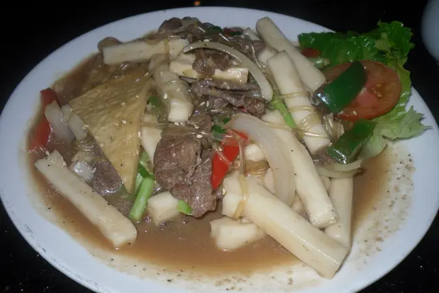 牛肉炒年糕~ 