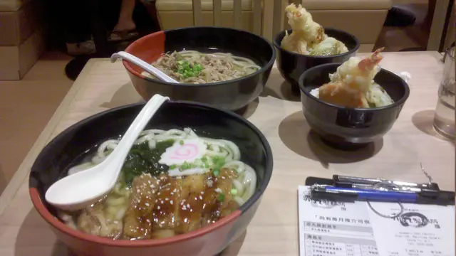 下:雞扒udon + 天婦羅飯   上:牛肉udon + 天婦羅飯