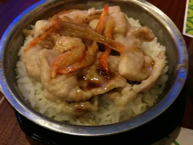 滴滴醬油蝦乾肉片蒸飯