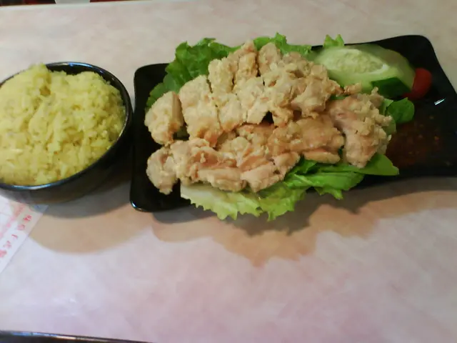 香酥雞扒配香油飯 $35