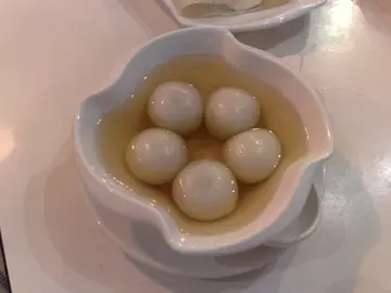 自家製芝麻湯圓$17 - 熱辣辣湯圓皮煙煙un un,芝麻餡亦都好香口 