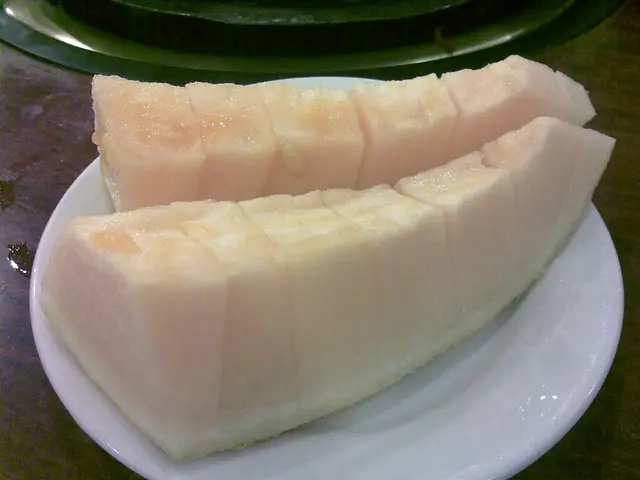 差, 食完咁貴, 五個人竟然揾個咁細既碟拎少少瓜出黎, 不如唔好比啦!