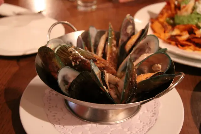 NZ Mussels In Alio-Olio Pepperocino