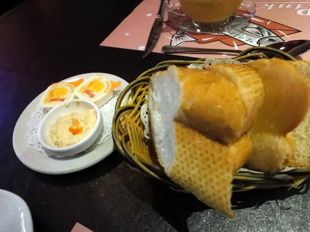 三文魚白汁醬伴法包