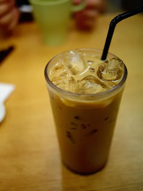 凍奶茶--救命恩人,吃完蝴蝶腩撈粗後,這凍奶茶像聖水般,消除一切咸的感覺