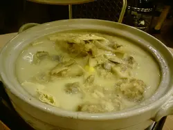 好多骨，但無乜肉，湯奶白色但唔香。