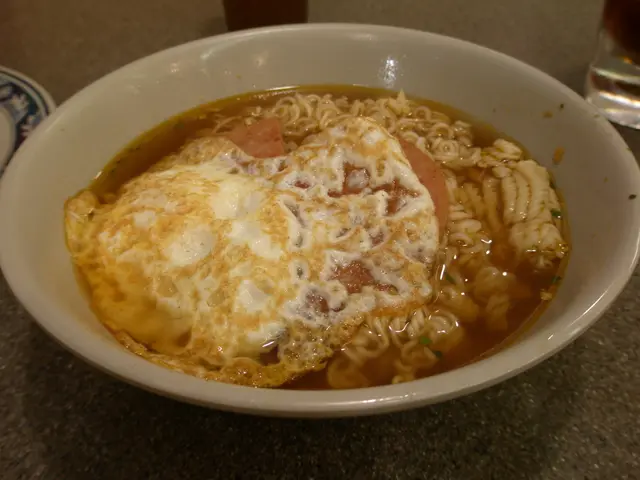 餐肉煎蛋公仔麵