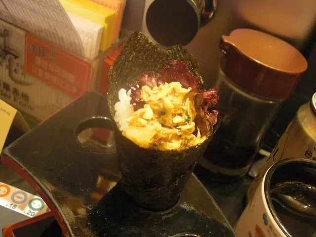 辣汁三文魚手卷