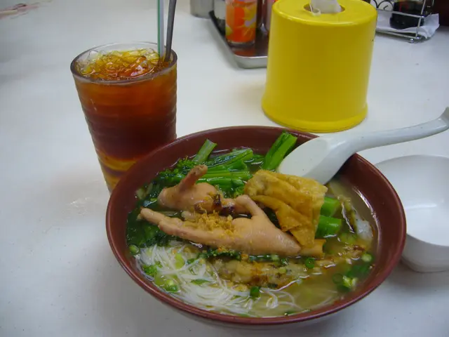 三餸米粉加凍檸茶$18+$6 = $24