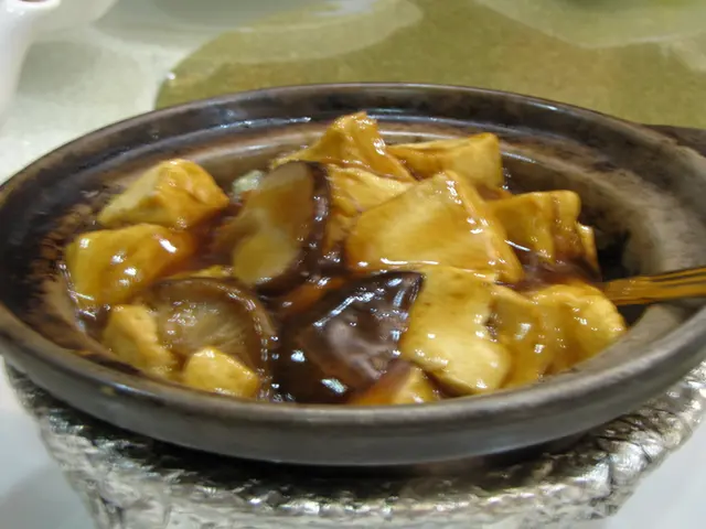 紅燒豆腐煲。原本平平無奇的豆腐變得很入味。