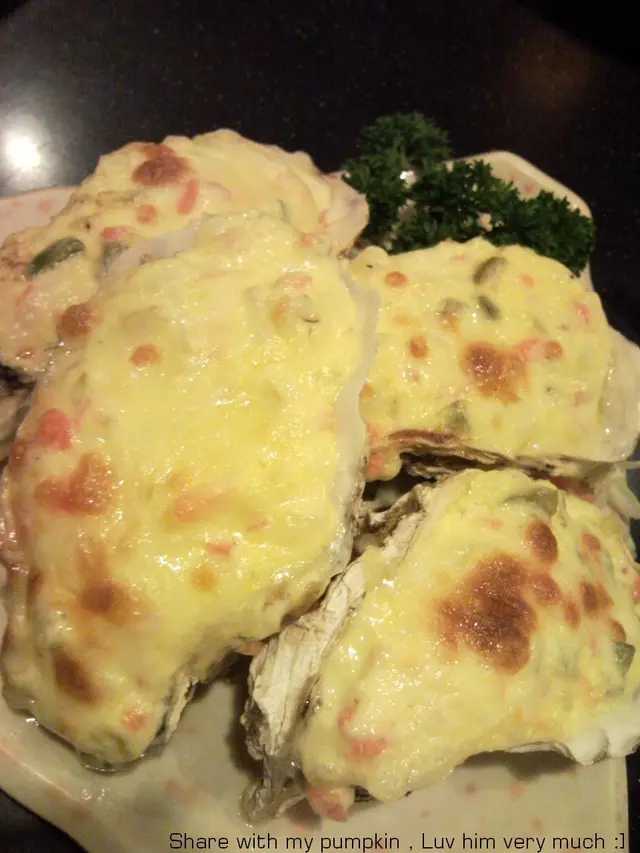 大大的蠔 , 但太多沙拉醬