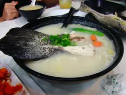 大敏鱼尾鱼汤米线