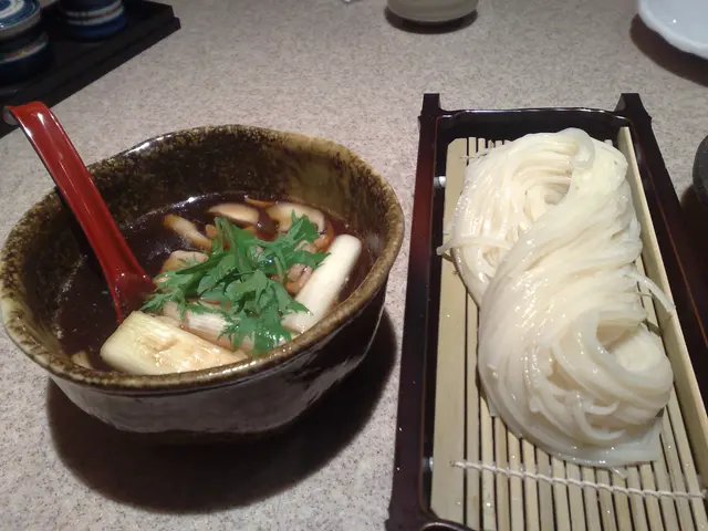 烏冬 (冷) + 雞肉南蠻汁 (熱). Broth Lukewarm :(