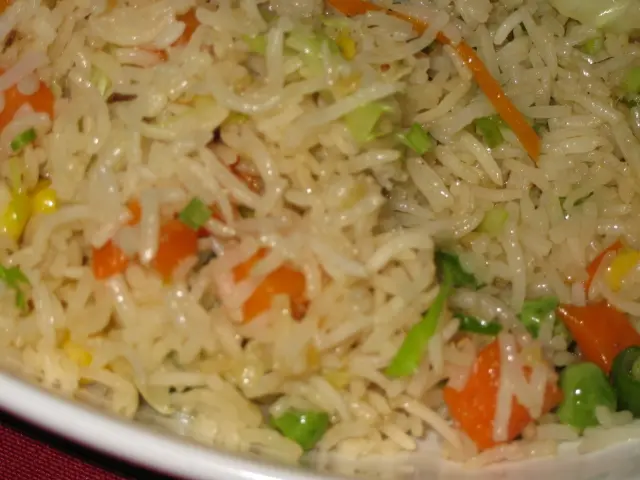 口感怪因為這不是我們平時食慣的米,這些米是一條條的,不是一粒粒