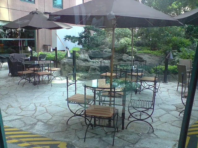 室內座位寛闊, 露天座位寫意.