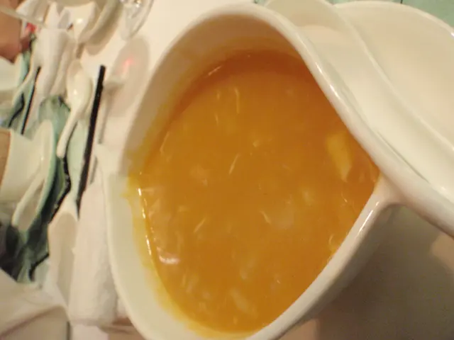 『雪蛤南瓜海鮮羹』熱騰騰的，很鮮甜。