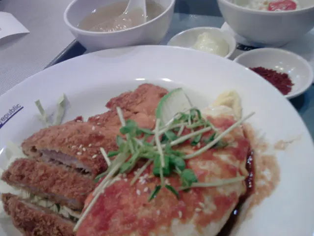 吉列豬扒蛋包飯套餐+無入鏡頭o既$5秋刀魚