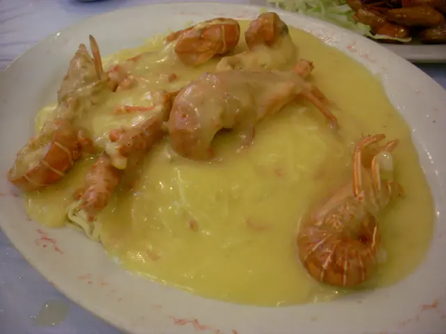 牛油芝士焗龍蝦加伊麵底