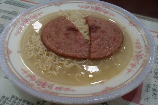 午餐肉公仔麵