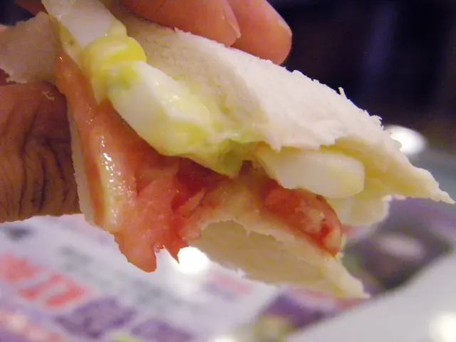 鮮茄烚蛋三文治