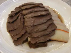 卤水鹅片拼墨鱼片