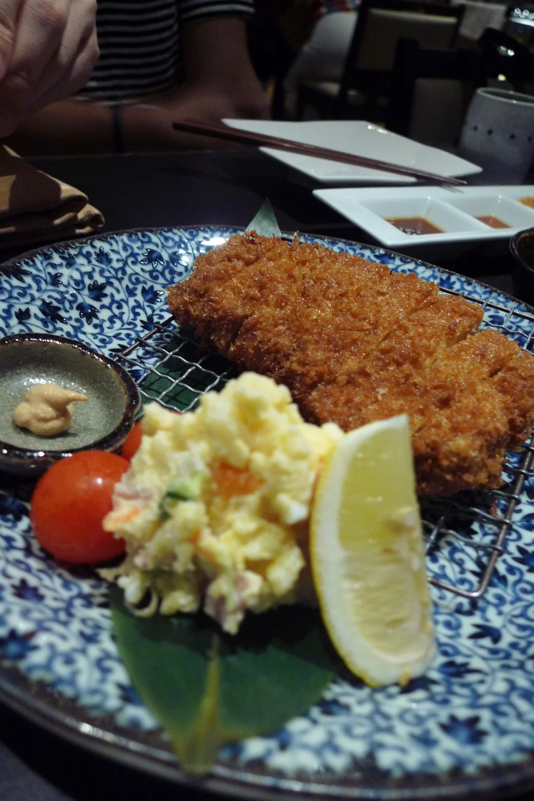 什麼炸鹿兒島黑豬扒 /留意不同食物的碟,很有心思!贊!