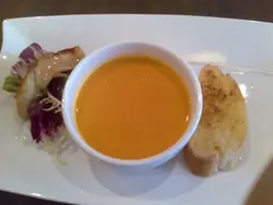 饅魚沙律+南瓜湯+蒜蓉包