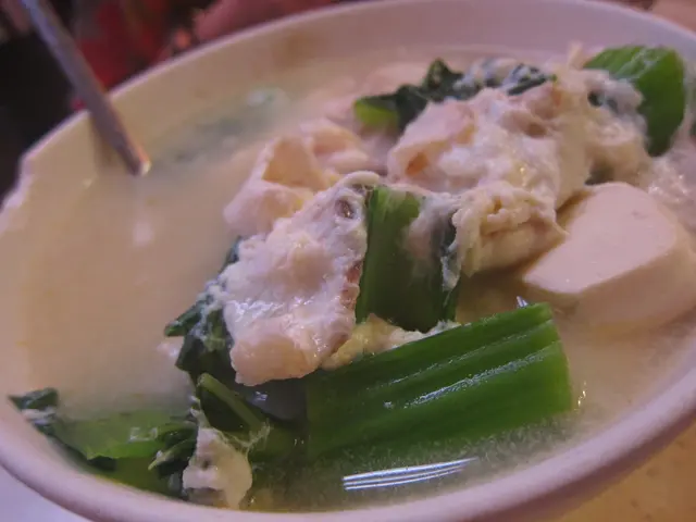 魚片芥菜咸蛋豆腐湯