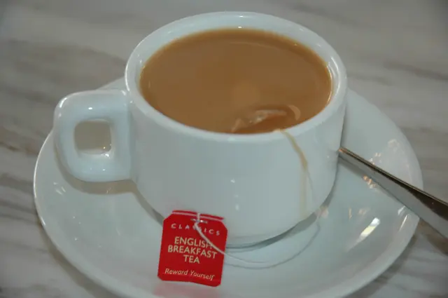 以Twilings紅茶包沖的熱奶茶