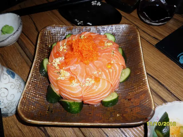 廚房送上名貴金薄三文魚壽司蛋糕