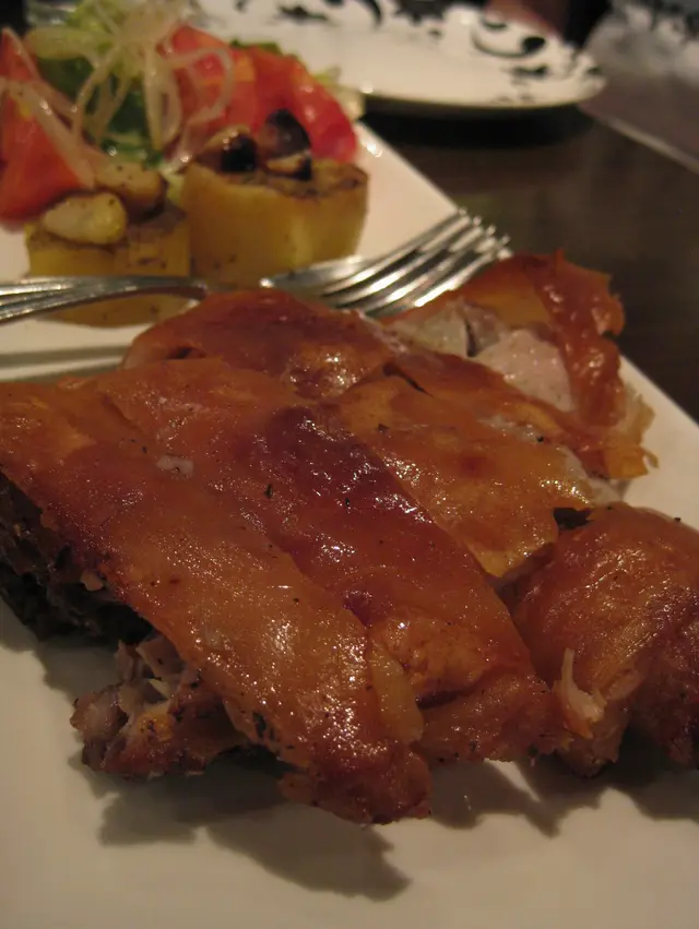 招牌皮脆肉嫩法式燒乳豬