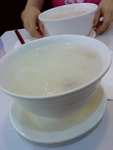 大碗的柴魚花生粥