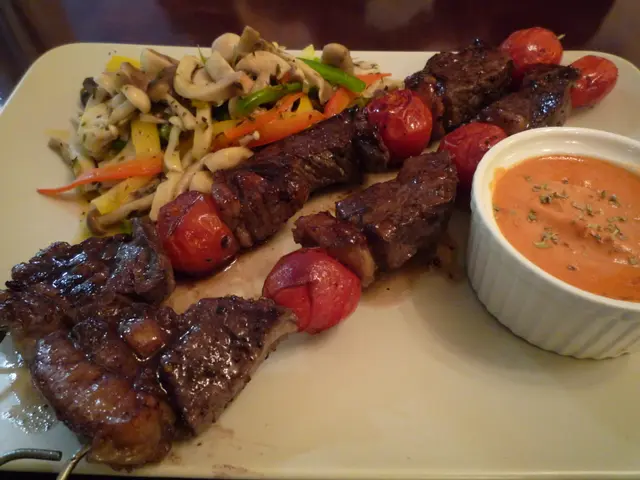 串燒西冷配牛油炒雜菌