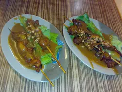 雞肉串和牛肉串,交貨水平,沙爹汁都ok