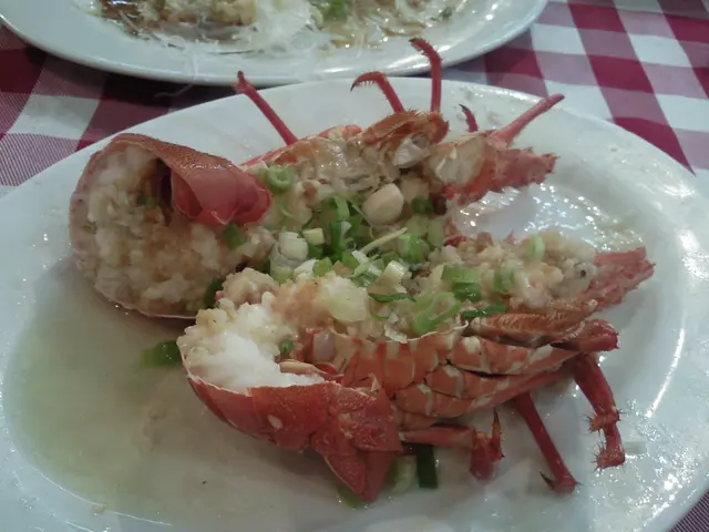 自攜海鮮- 蒜蓉蒸本地龍蝦開邊