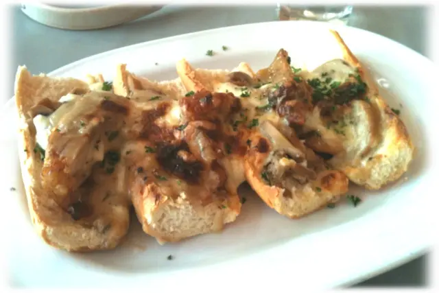 蘑菇雞肉百吉包