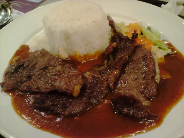 紅酒燒汁燴牛柳飯