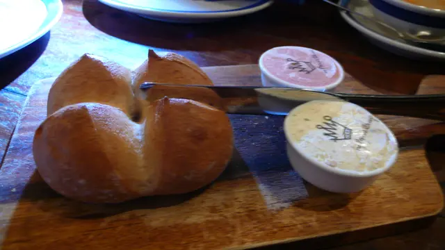 農夫包配香草芝士醬及牛肝菌醬