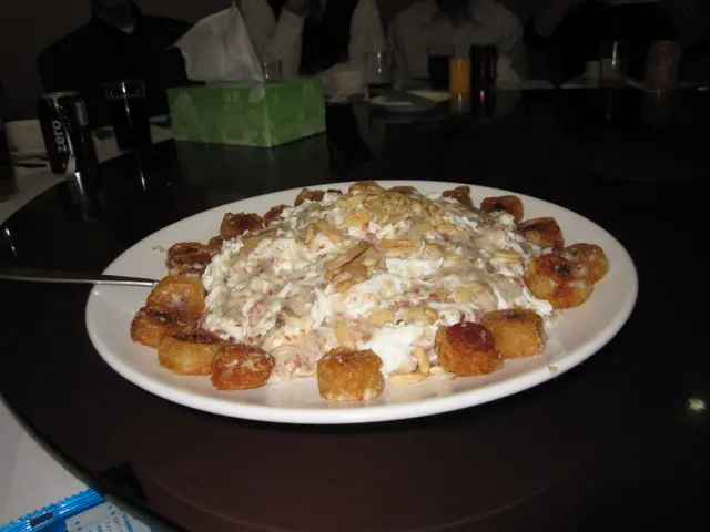 大良炒鮮奶拼野雞卷~鮮奶, 蛋白, 蘑菇, 欖仁, 炸米粉底, 金華火腿茸~~野雞卷香脆不油很好吃