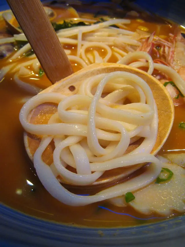 扁麵充「手打烏冬」