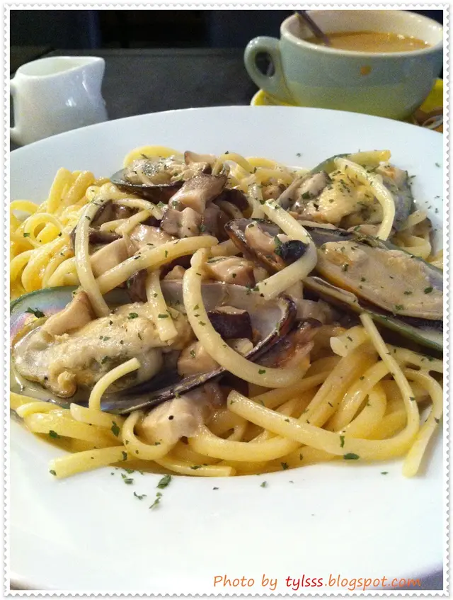 正，香草忌廉汁紐西蘭青口意粉，有茹配襯，香味十足