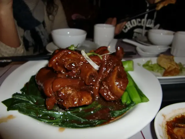 豬手，食到個嘴好像剛封完膠紙，回味在唇舆臉之間的餘香，久久不散！