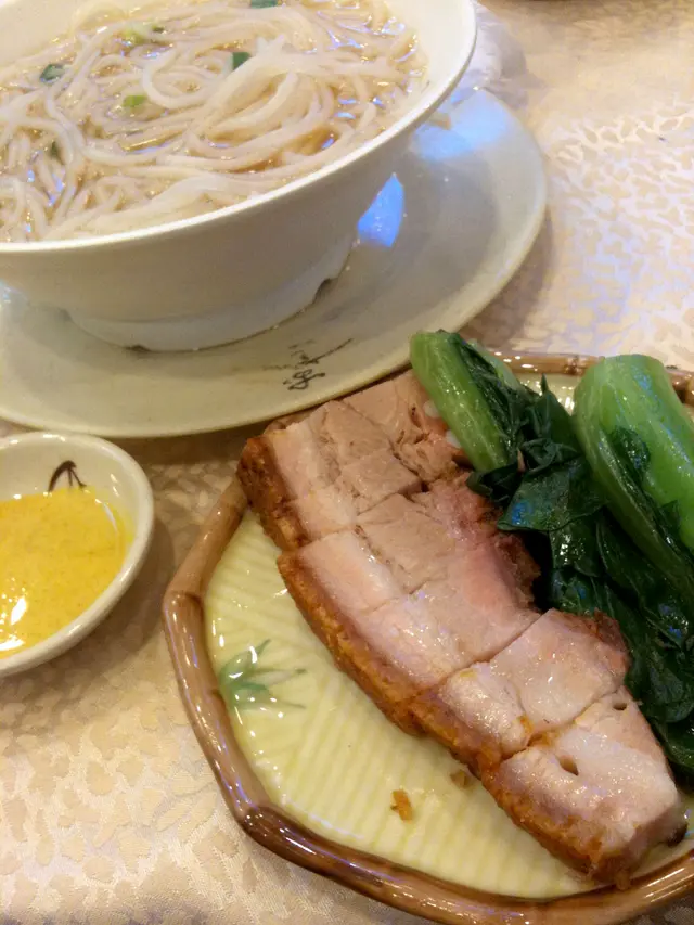 再來多個,燒腩仔湯賴..可惜有些凍及唔脆片