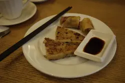 春卷 + 萝卜糕