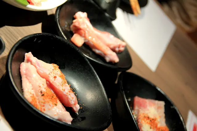 切半的雞翼易熟易燒.十分細心!